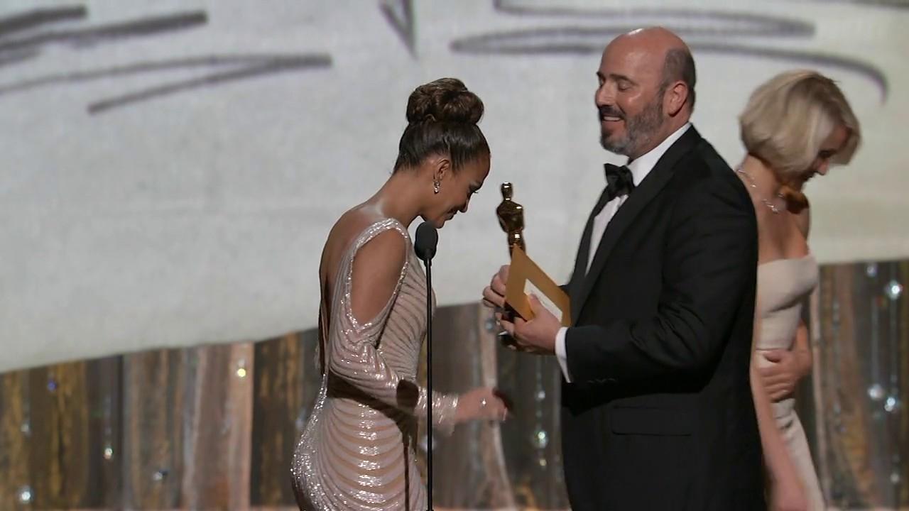 oscars2012cap_show_043.jpg