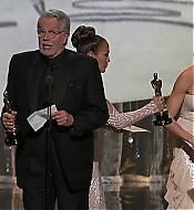 oscars2012cap_show_083.jpg