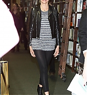 BarnesandNoblesBookSigning-16.jpg