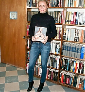 BarnesandNoblesBookSigning-15.jpg