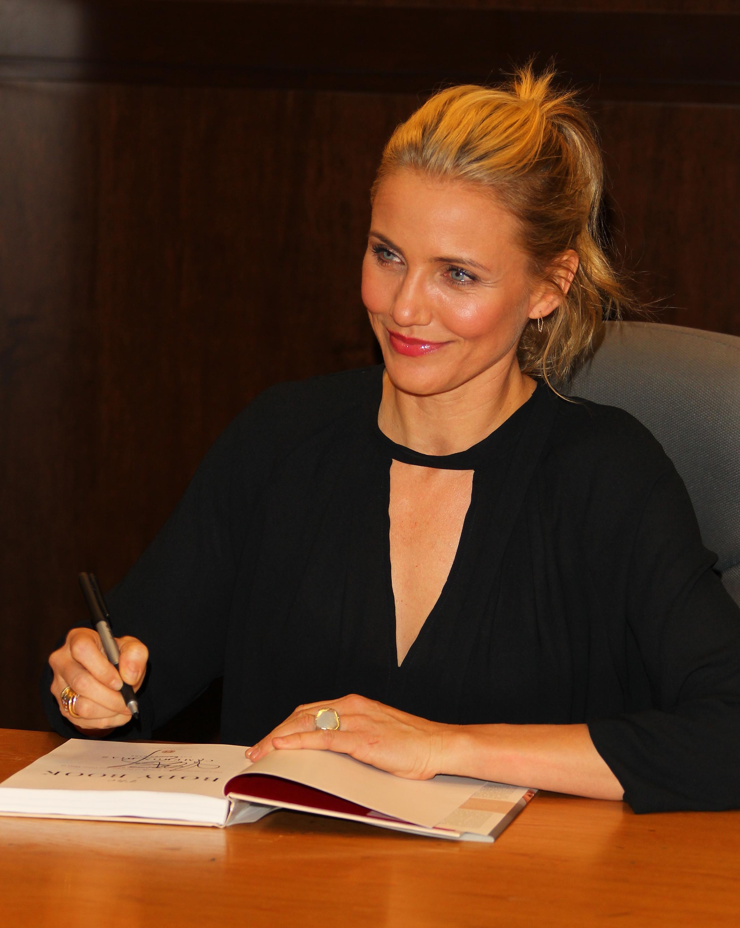 BarnesandNoblesBookSigning-012.jpg