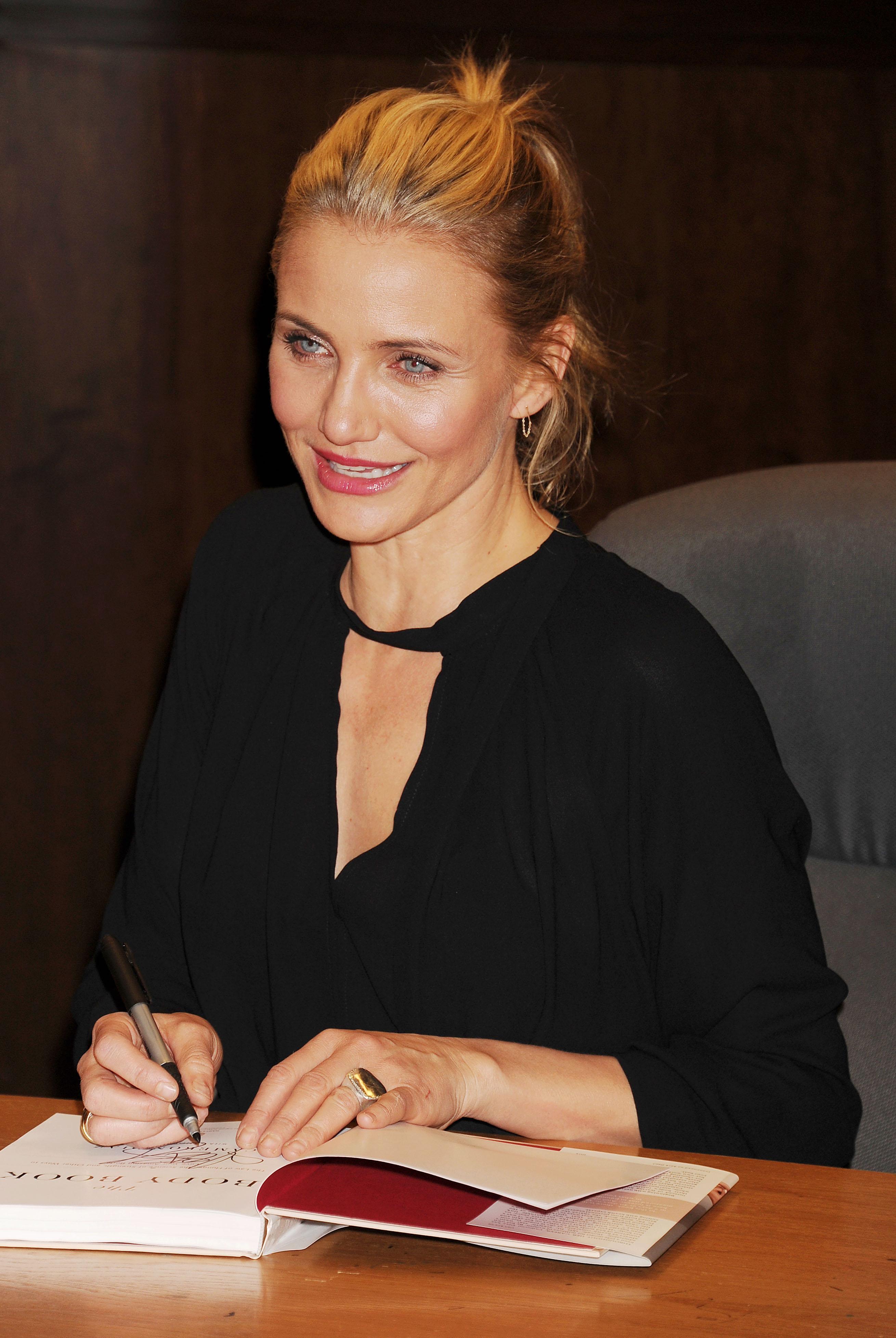 BarnesandNoblesBookSigning-053.jpg