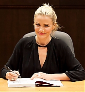 BarnesandNoblesBookSigning-043.jpg