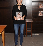 BarnesandNoblesBookSigning-054.jpg