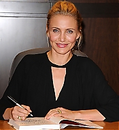 BarnesandNoblesBookSigning-113.jpg