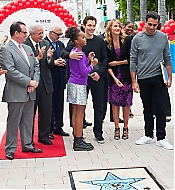 AnnieMiamiWalkofFame-020.jpg