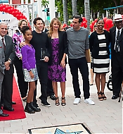 AnnieMiamiWalkofFame-021.jpg