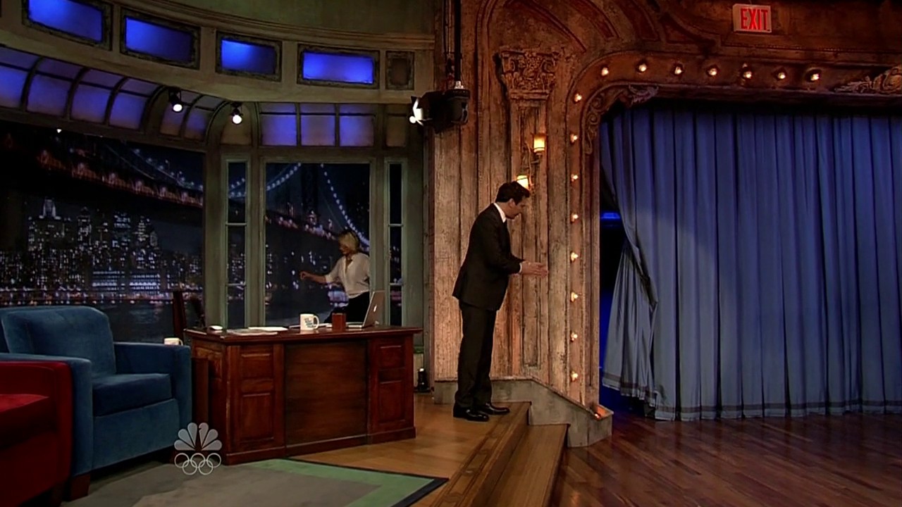 jimmyfallon120508_cap001.jpg