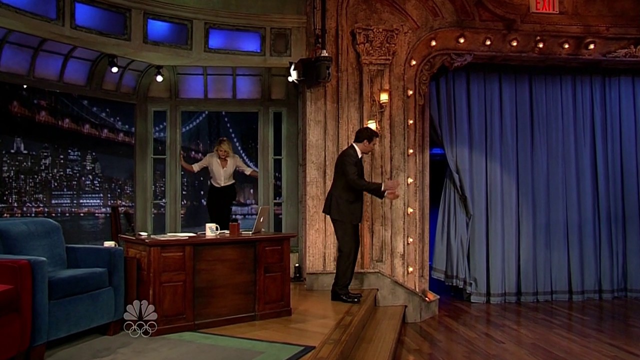 jimmyfallon120508_cap002.jpg