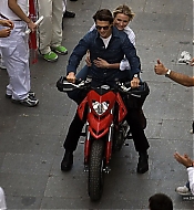 KnightandDay_OnSet091128_003.jpg