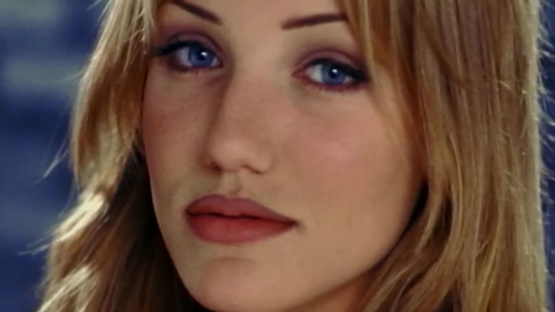 TheMaskFeaturetteReturnToEdgeCity-018.jpg
