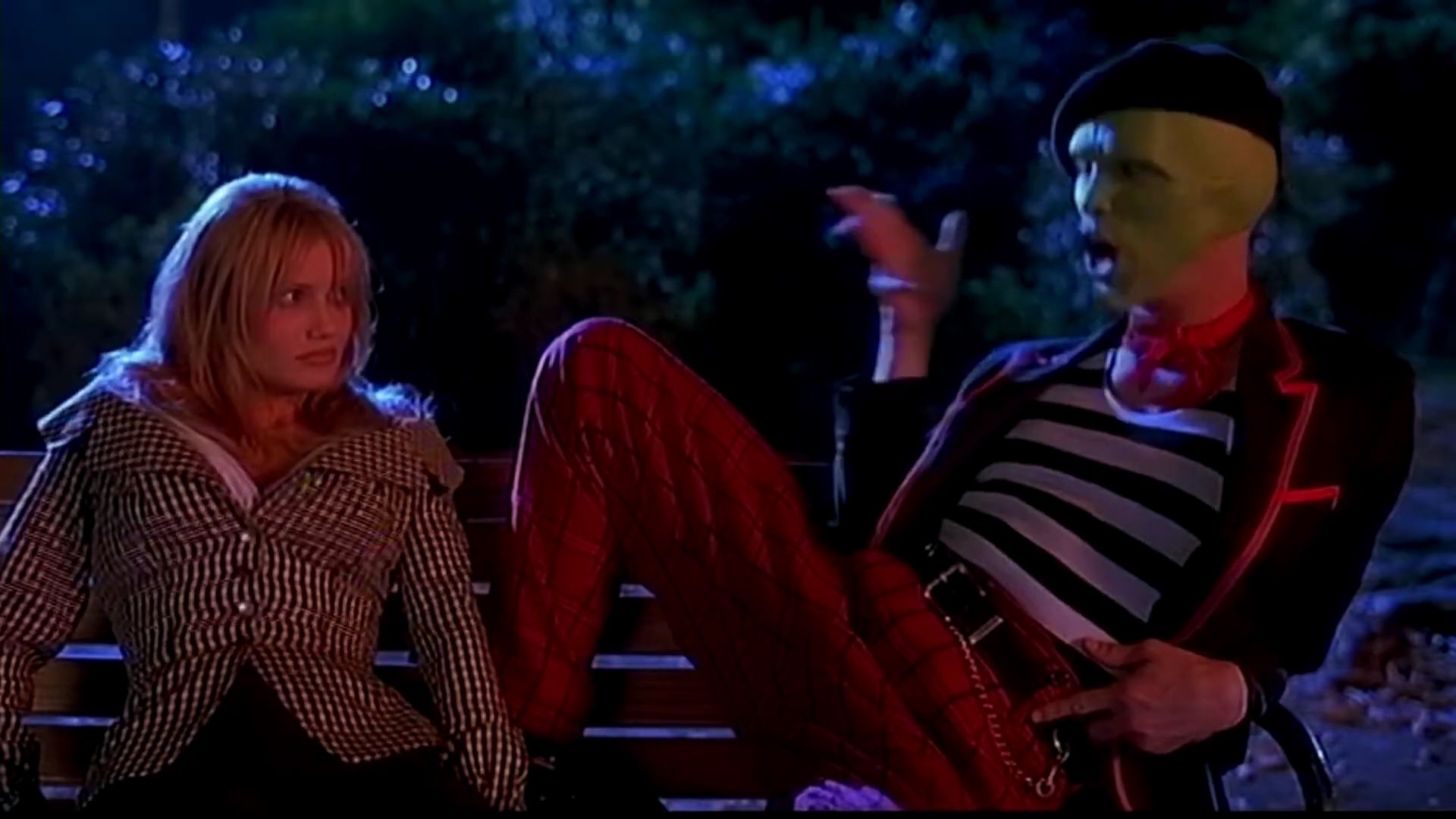 TheMaskFeaturetteReturnToEdgeCity-064.jpg