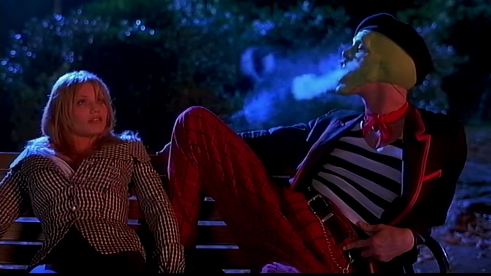 TheMaskFeaturetteReturnToEdgeCity-066.jpg