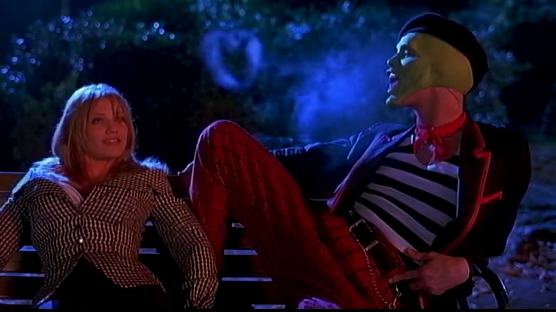 TheMaskFeaturetteReturnToEdgeCity-067.jpg