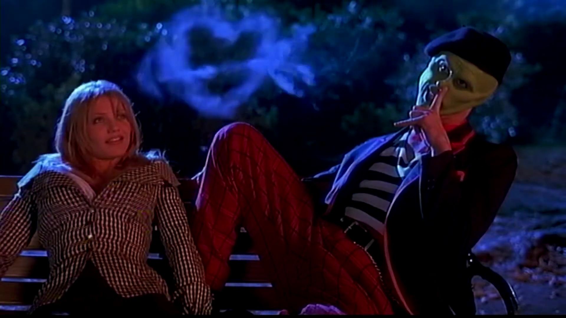 TheMaskFeaturetteReturnToEdgeCity-070.jpg