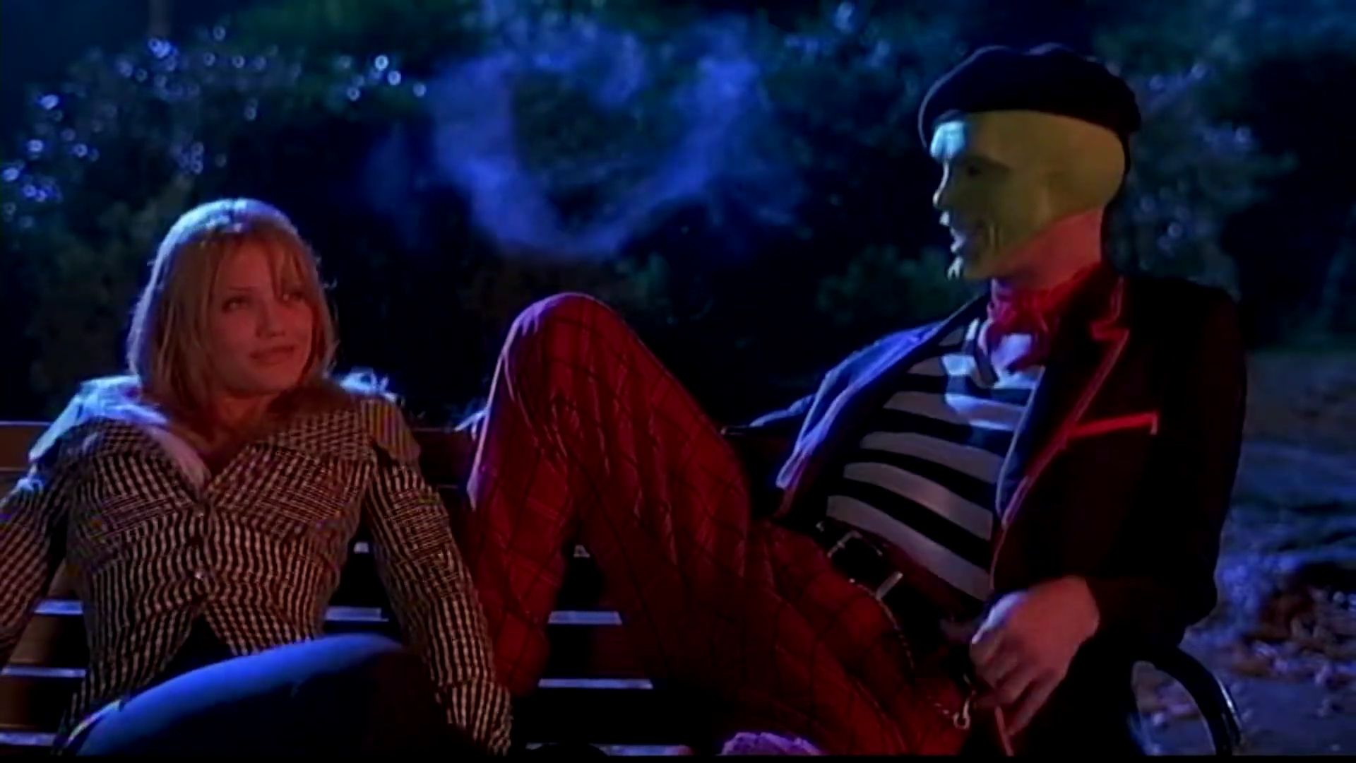TheMaskFeaturetteReturnToEdgeCity-071.jpg