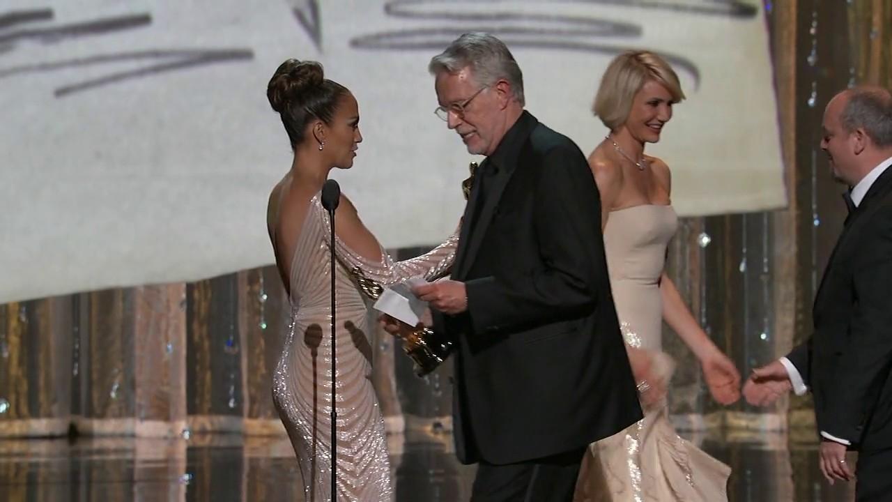 oscars2012cap_show_082.jpg